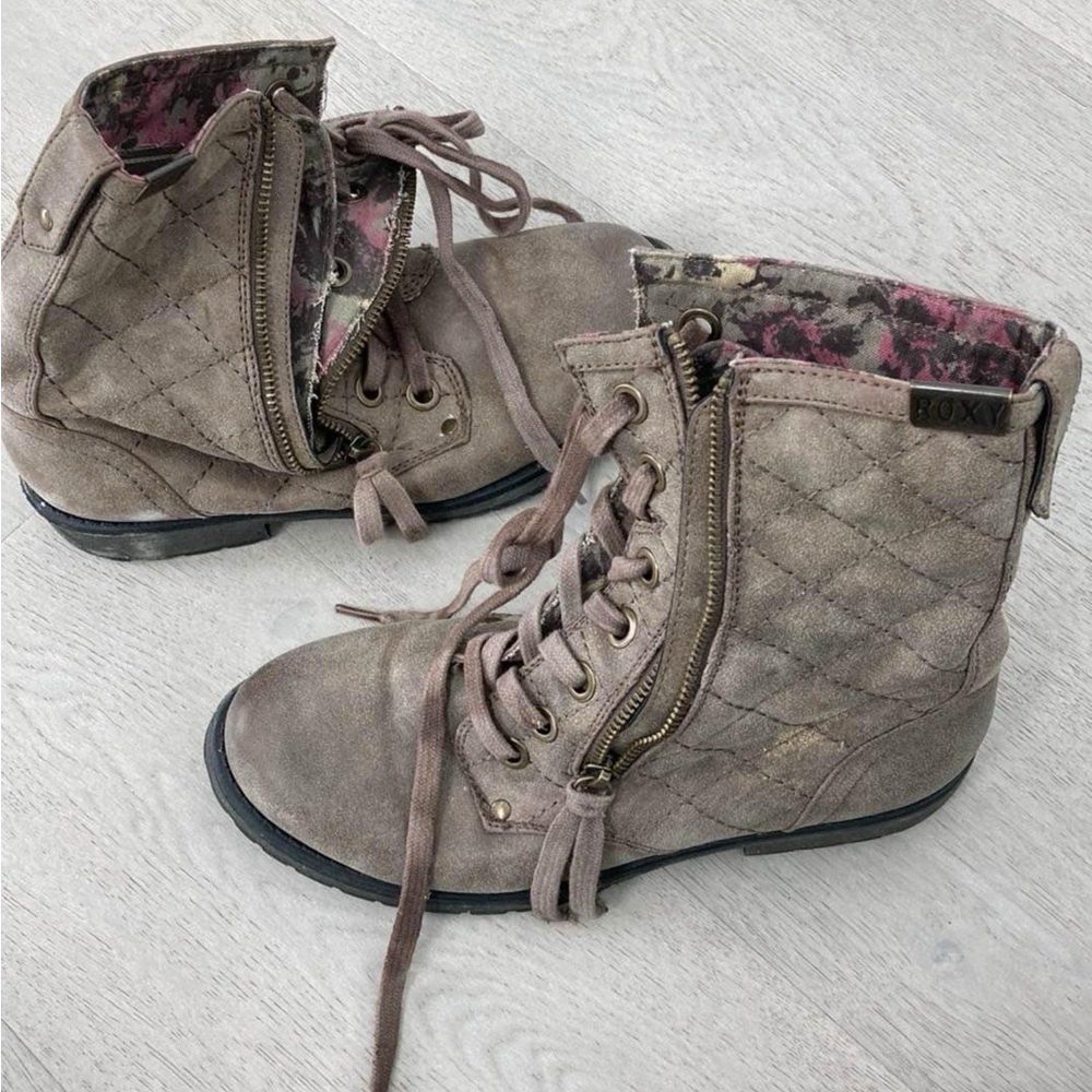 Size 8 Roxy boots - Picture 2 of 4